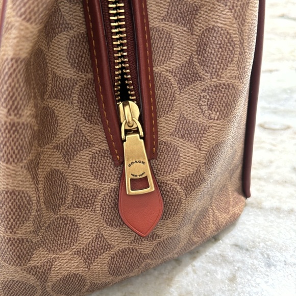 Coach Hadley Hobo in Signature Canvas - Picture 3 of 12